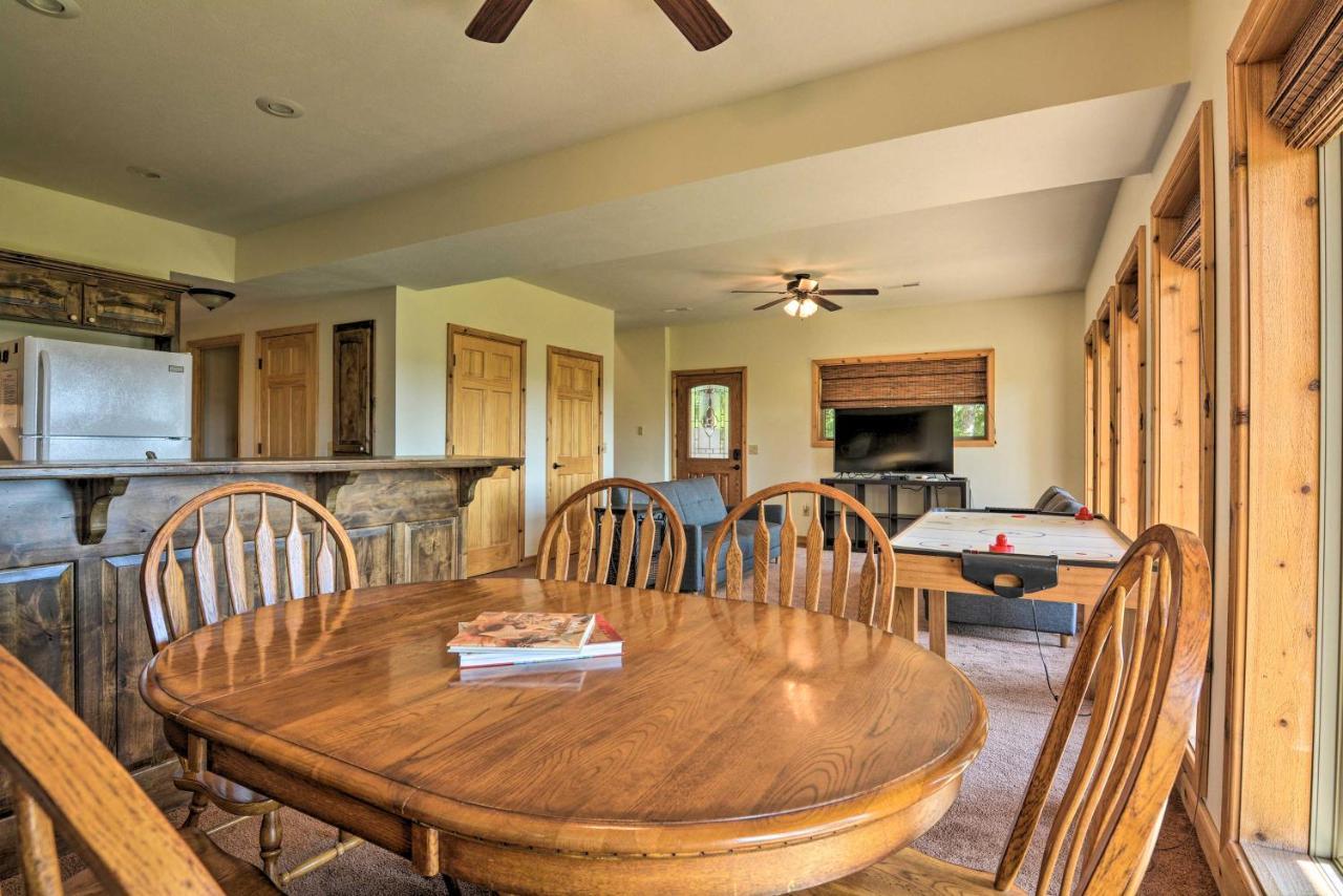 Spacious Log Cabin With Fire Pit And Game Room! 유레카 스프링스 외부 사진