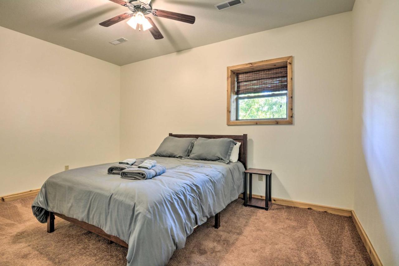 Spacious Log Cabin With Fire Pit And Game Room! 유레카 스프링스 외부 사진