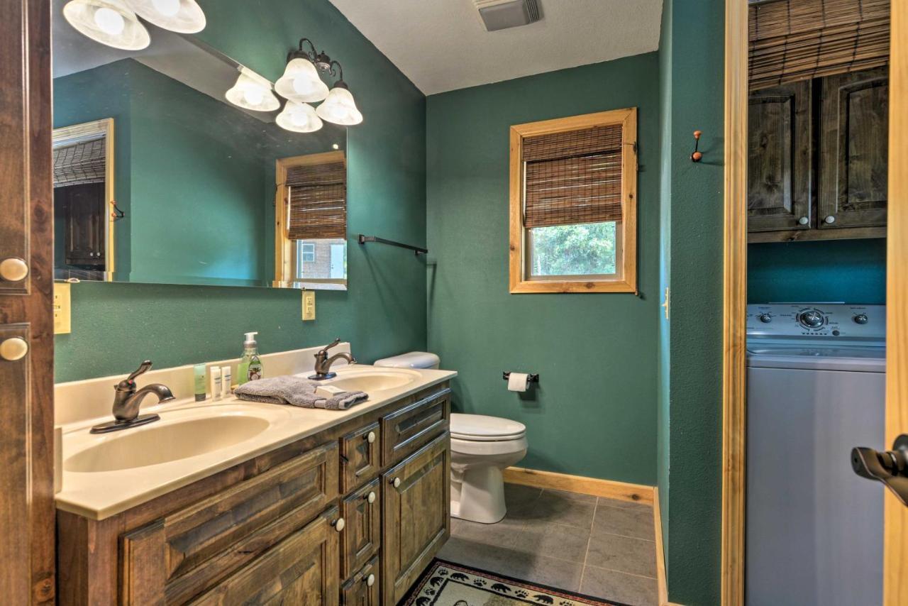 Spacious Log Cabin With Fire Pit And Game Room! 유레카 스프링스 외부 사진