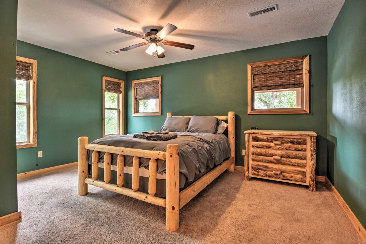 Spacious Log Cabin With Fire Pit And Game Room! 유레카 스프링스 외부 사진