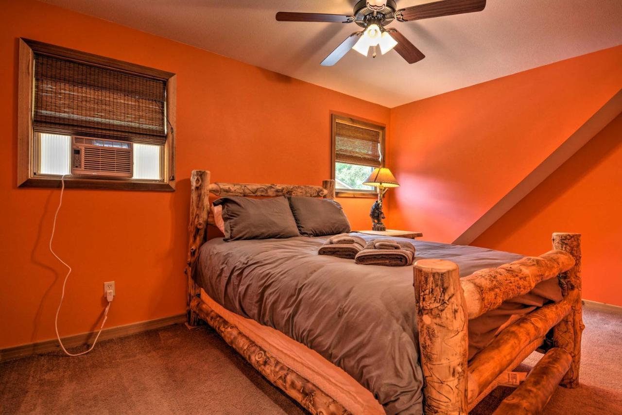 Spacious Log Cabin With Fire Pit And Game Room! 유레카 스프링스 외부 사진